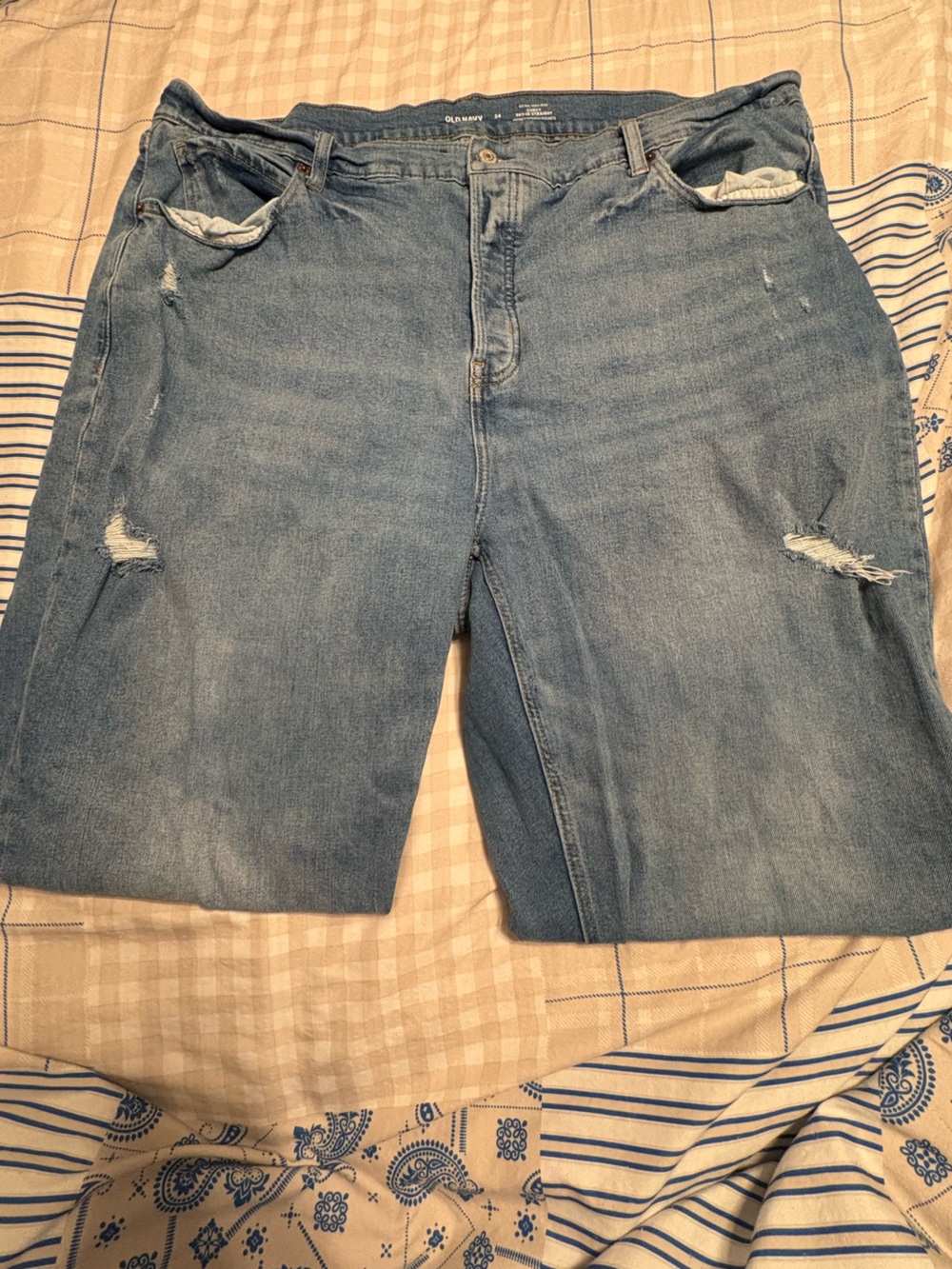 Old Navy Women's Light Blue Straight Leg Jeans with Rips